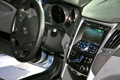 2011 Hyundai Sonata Hybrid version live interior