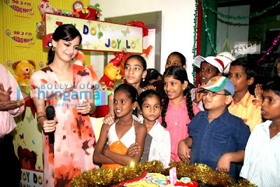 Dia Mirza celebrates 98.3 FM Radio Mirchi's 8th birthday with NGO kids image