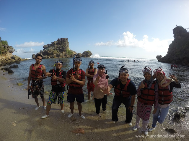 Teman MIP UGM Snorkeling Pantai Nglambor Gunungkidul