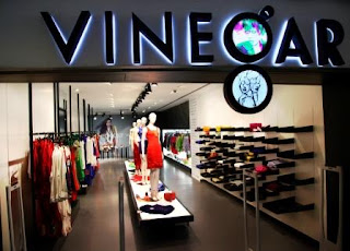 Woman go crazy in Bangaluru as Vinegar opens its door at Orion Mall