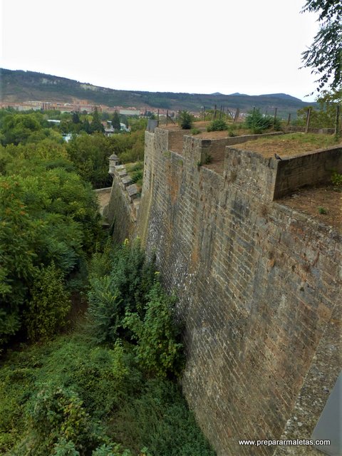 visitar la muralla de Pamplona