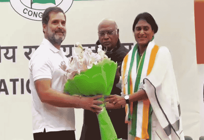 YS Sharmila joins Congress, says it was YSR’s dream to see Rahul as PM, New Delhi, News, YS Sharmila, Congress, Lok Sabha Election, Report, Politics, Media, National News.