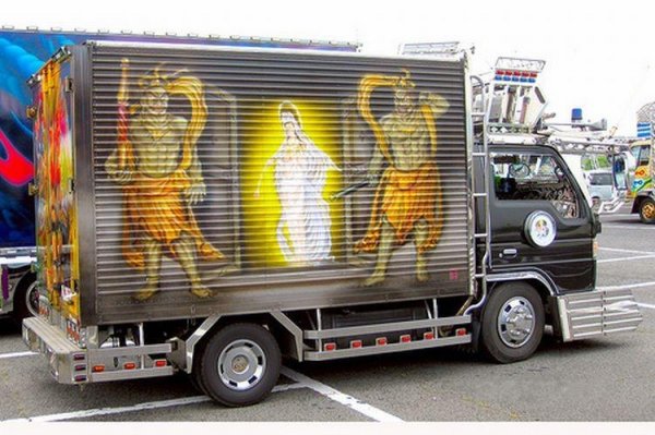 Truck tuning in Japan
