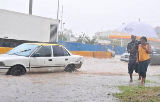 Por vaguada y onda tropical continuarán las lluvias este lunes en RD