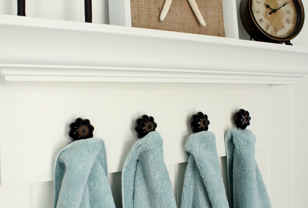 Nautical towel rack