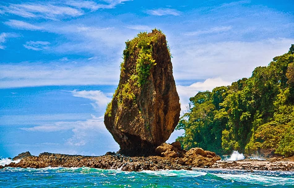 Keindahan Pantai Batu Layar  Uniknya Nusantara Indonesia