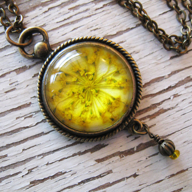 pressed flowers jewelry