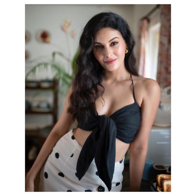 Actress Gallery: Amyra Dastur Latest Pictures Instagram