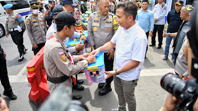 Pj Gubernur Jabar Tinjau Posko Lebaran di Simpang Tol Padalarang