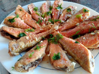 Salmonetes fritos