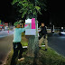 Pol PP Padang Copot Poster di Pohon Pelindung