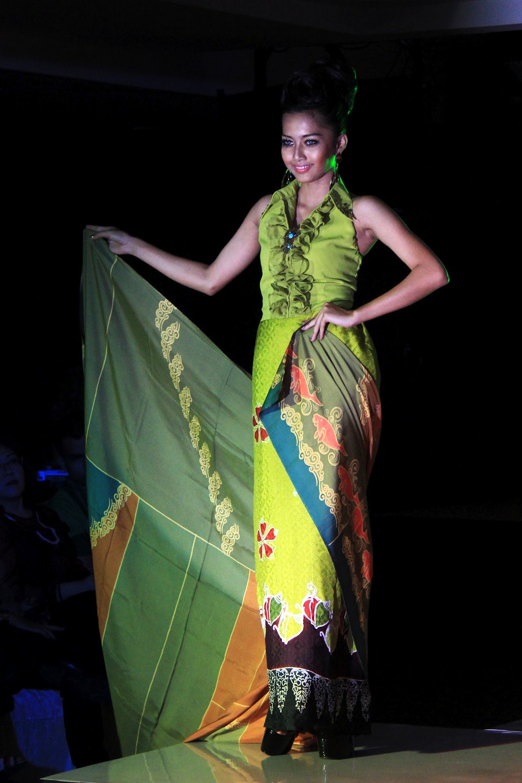 Photo Batik Fashion  Show