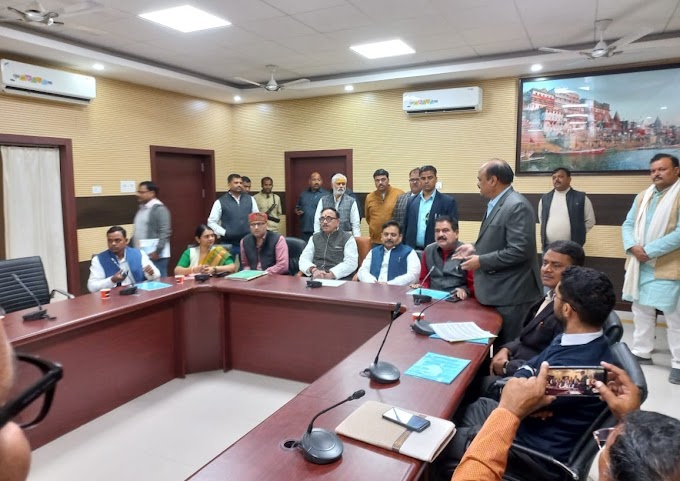 मुख्यमंत्री योगी ने वाराणसी में 15 जिलों के नव नियुक्त शिक्षकों को दिया ऑनलाइन नियुक्ति पत्र 