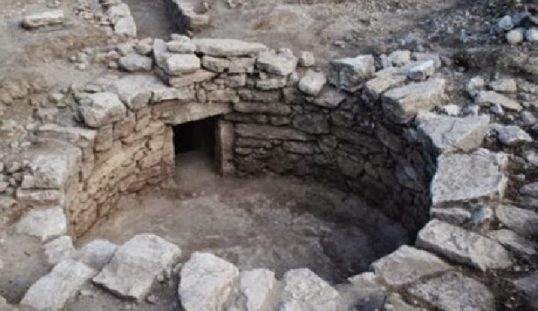 Untouched Mycenaean tomb found in Central Greece