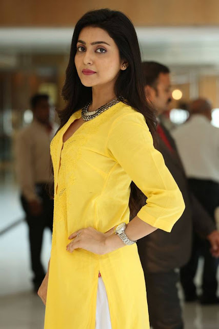 Telugu actress Avanthika cute looks in yellow dress