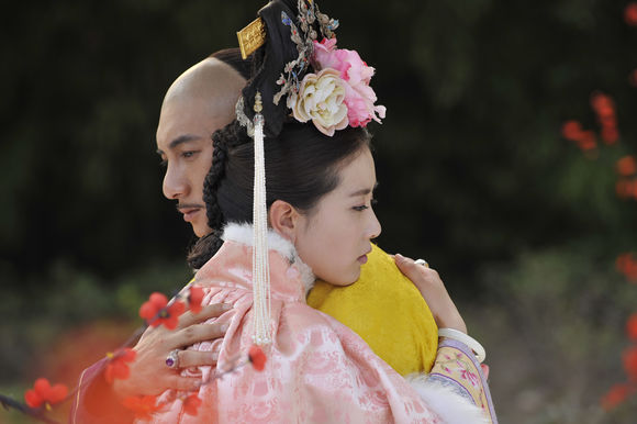 Liu Shi Shi and Nicky Wu in c-drama Scarlet Heart aka Bu Bu Jing Xin