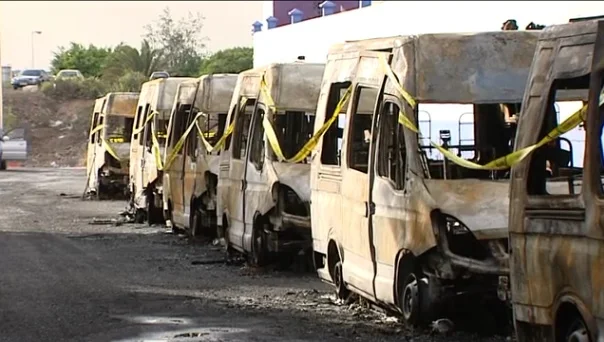 Por qué se incendiaron 8 ambulancias en Telde Gran Canaria