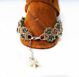 Beaded macrame bracelet.