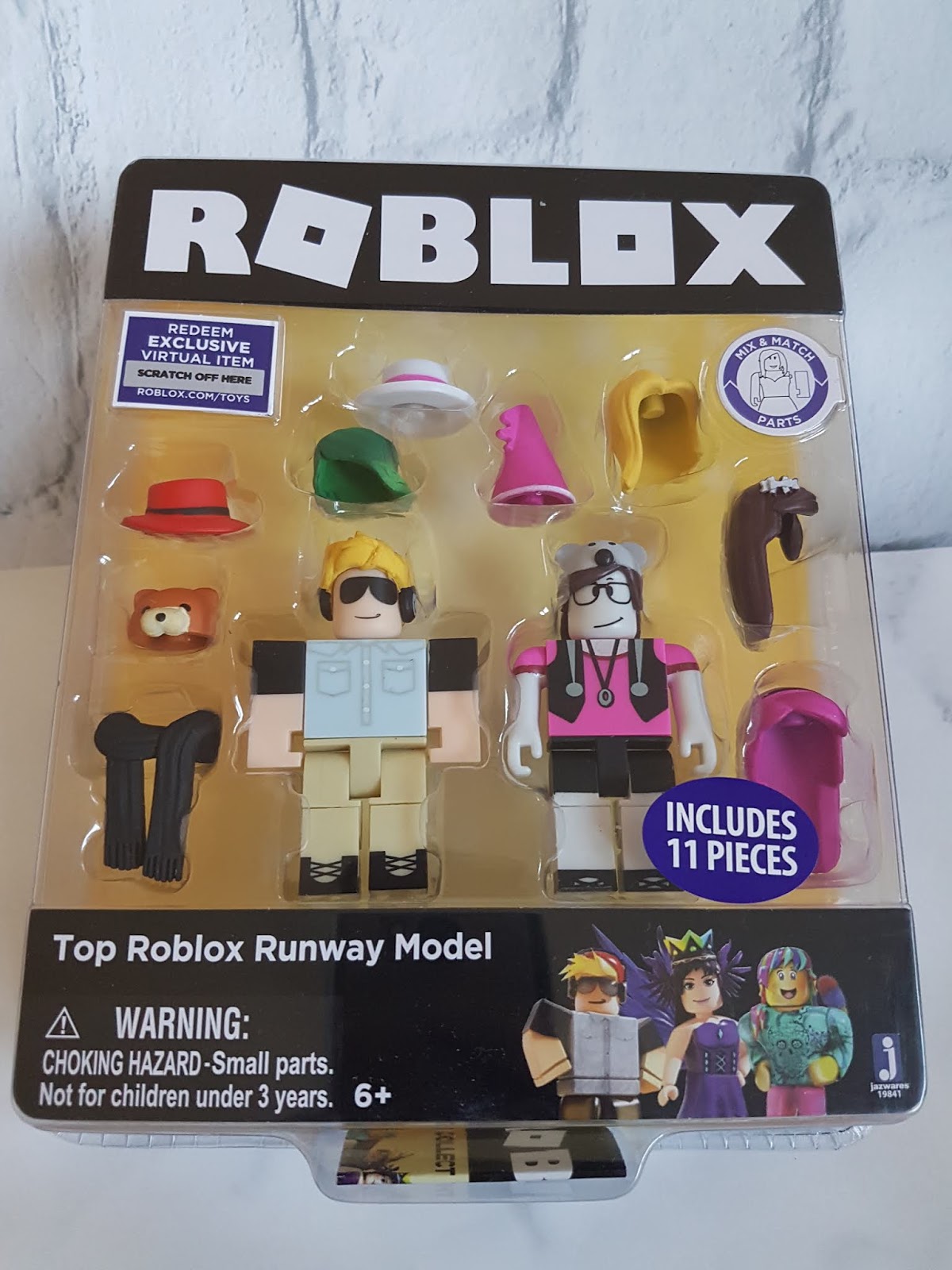 Mummy Of 3 Diaries Roblox Celebrity Series 1 Review - top roblox runway model roblox toy from series 3 mystery boxes