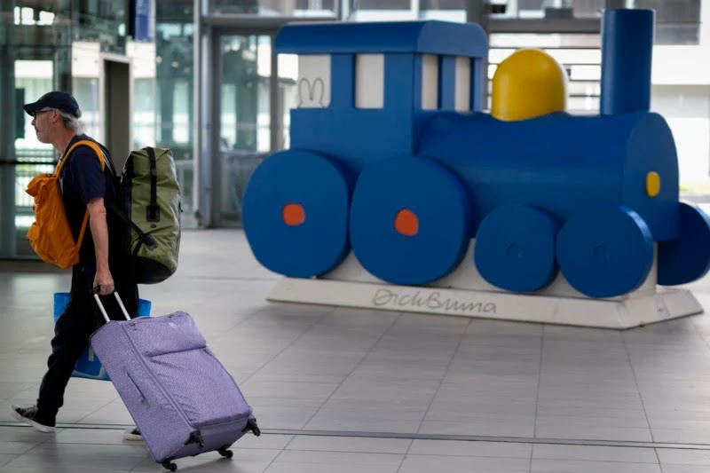 Netherlands train network shuts down over strike