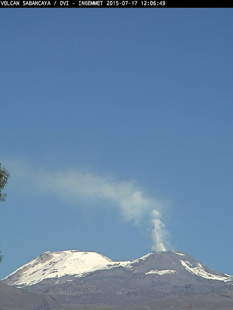 Le panache de gaz du volcan Sabancaya, 17 juillet 2015