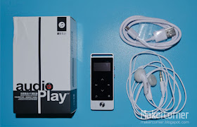 Benjie S5 Music Player, box, earphones & USB cable.