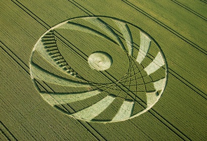 25-Silbury-Hill-Wiltshire-09-07-05-Wheat-OH