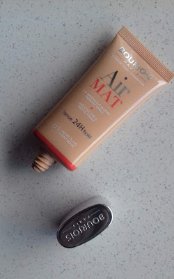 Bourjois air mat podkład matujący light beige 03