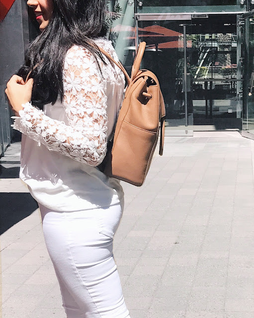 Here are some tricks on how can you make an all white outfit pop and doesn’t look too matchy