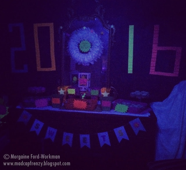 Glow in the New Year 2016 post-it wall with sweets table