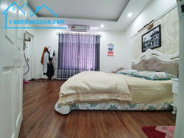 Cho thuê cả nhà Nguyễn Tuân, 4 tầng 50m2, Mặt tiền rộng 4,6m