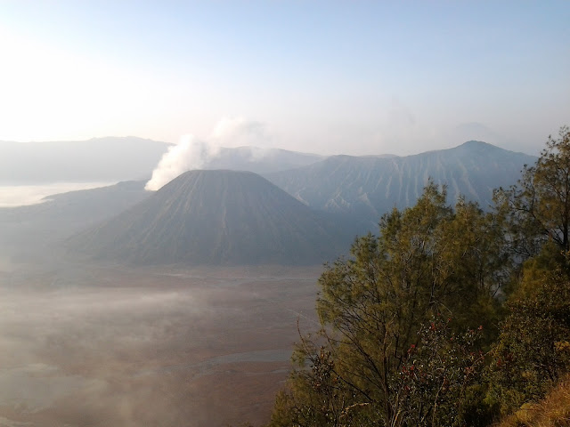 Tempat menarik di Surabaya - Gunung Batuk