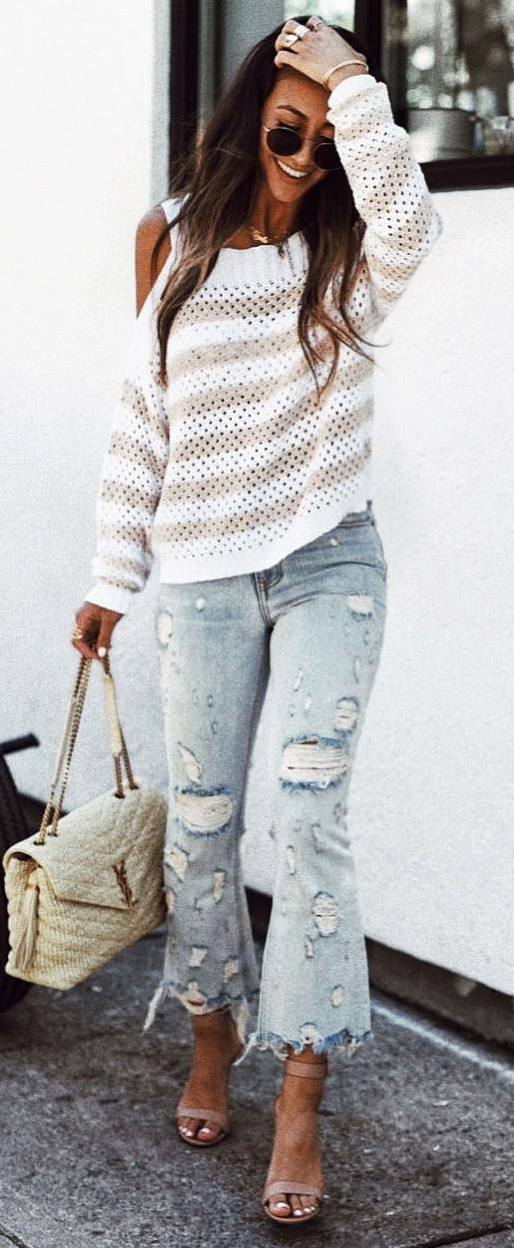 how to wear ripped jeans : white sweater + bag + heels