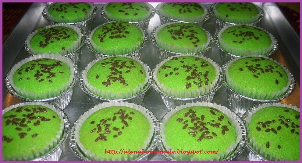 Alyna's Recipes And Stories: KEK CAWAN PANDAN