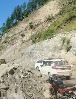 चमोली खबर : बारिश के चलते नंदप्रयाग-चमोली नेशनल हाईवे को तीन दिन के लिए किया गया डायवर्ट  इस दौरान इस मार्ग से होगी वाहनों की आवाजाही