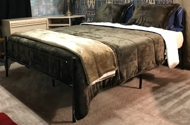 Make shift hippie bedroom with warm sherpa comforter set