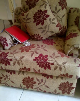 Cover kain sofa bermotif