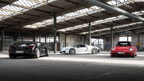 porsche-918-spyder-carrera-gt-959-hit-the-road-together-in-germany_10 porsche-918-spyder-carrera-gt-959-hit-the-road-together-in-germany_10