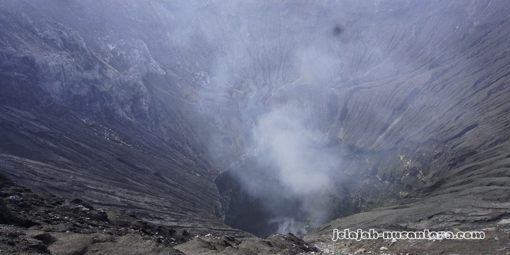 puncak kawah gunung bromo