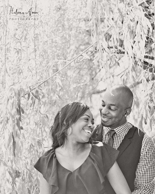 London engagement photoshoot underneath a willow tree