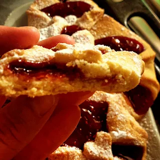 LETTERINE D'AMORE - biscotti dolci alla marmellata di lamponi