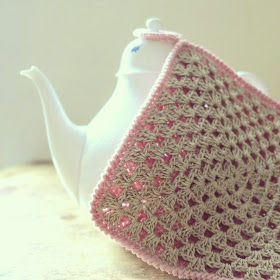 ByHaafner, crochet, potholder, pastel, granny square, pink, organic hemp yarn, Rosenthal teapot, crochet crabstitch