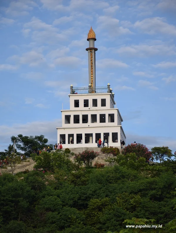 gong-perdamaian-palu-tempat-wisata-bersimbol-kedamaian