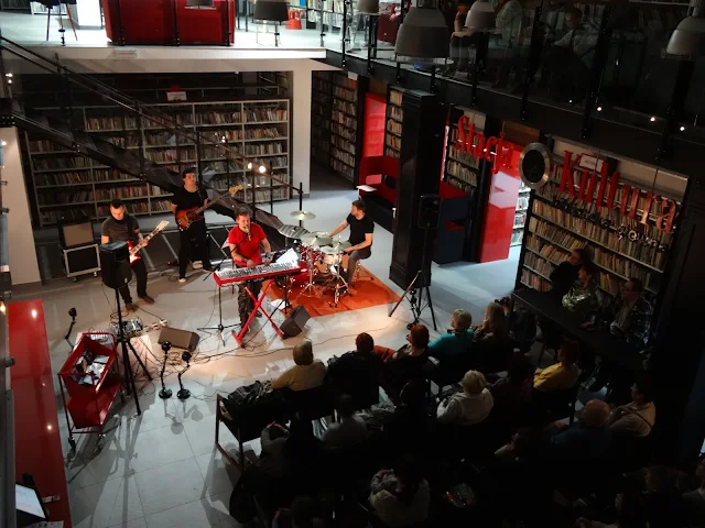 Stacja Kultura - biblioteka główna na dworcu kolejowym w Rumi