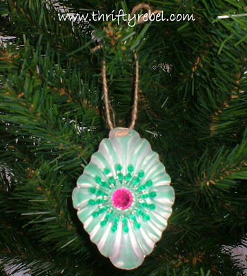 tart-tin-and-jello-mold-Christmas-ornaments