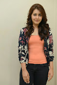 Raashi kanna glam pics-thumbnail-1