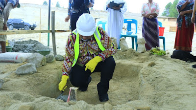 Bupati Samosir Meletakkan Batu Pertama Pembangunan Gedung Olahraga