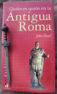 Portada del libro Quién es quien en la Antigua Roma, de John Hazel
