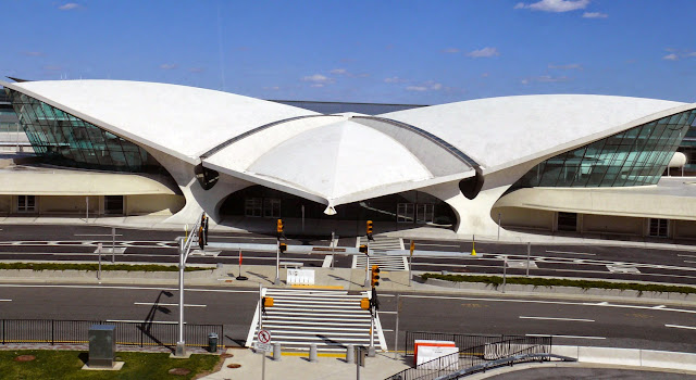 Terminal TWA Aeropuerto JFK en New York | Eero Saarinen | Planta + sección + fotos