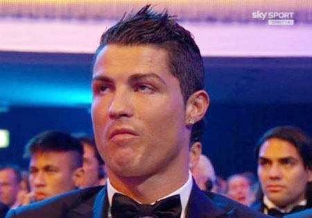 C. Ronaldo viết tâm thư chế nhạo Lionel Messi 